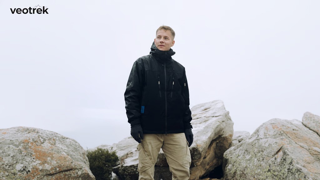 Veotrek: 4-Season 2-Layer Jacket with eVent & Graphene